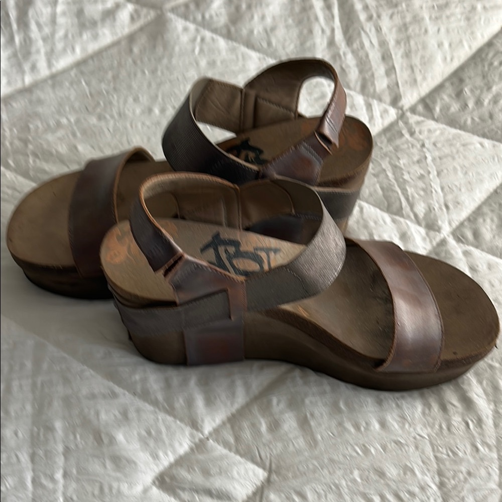 OTBT Women’s 40 EU Bushnell Pewter Metallic Leather Wedge Platform Sandal